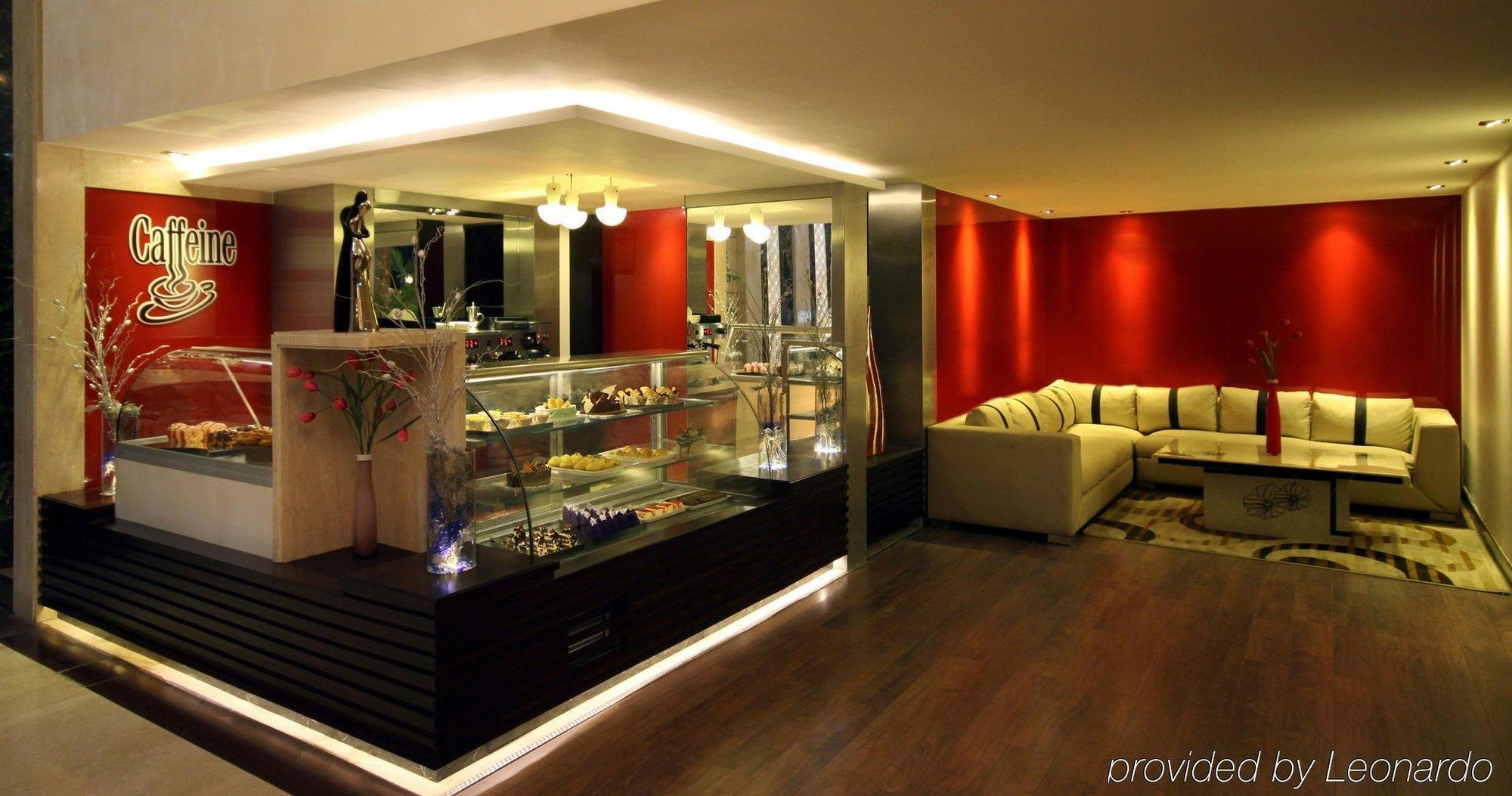 Regenta Place होटल 4*