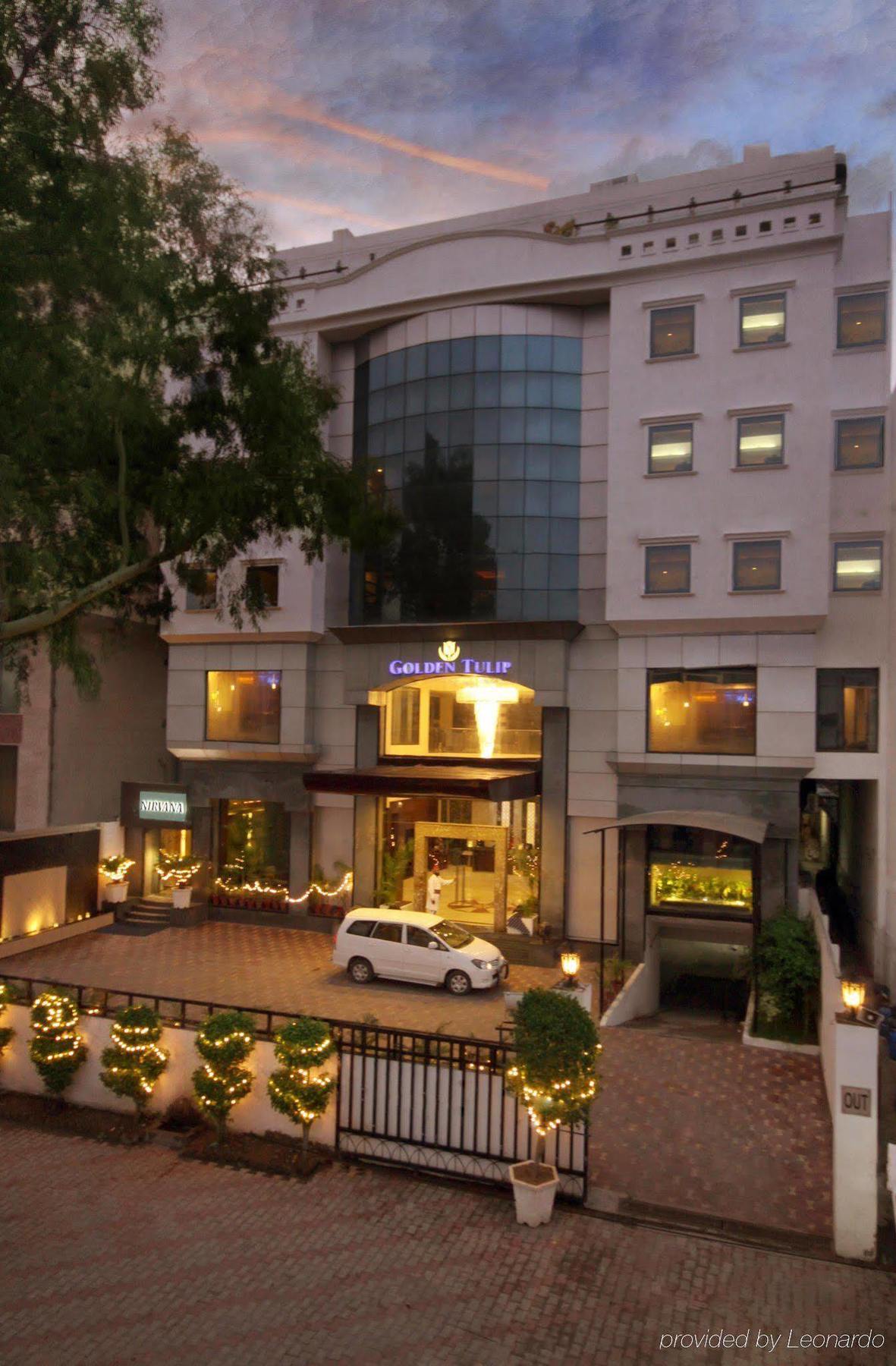 होटल Regenta Place 4*