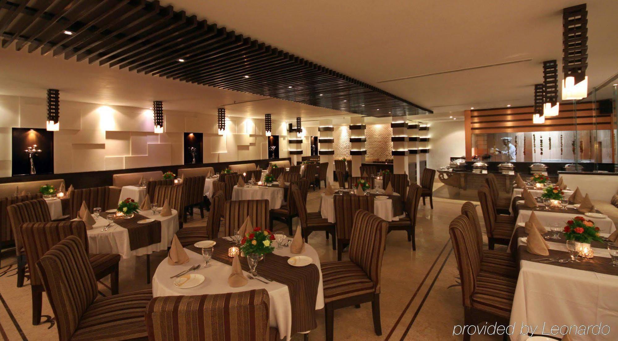 होटल Regenta Place 4*