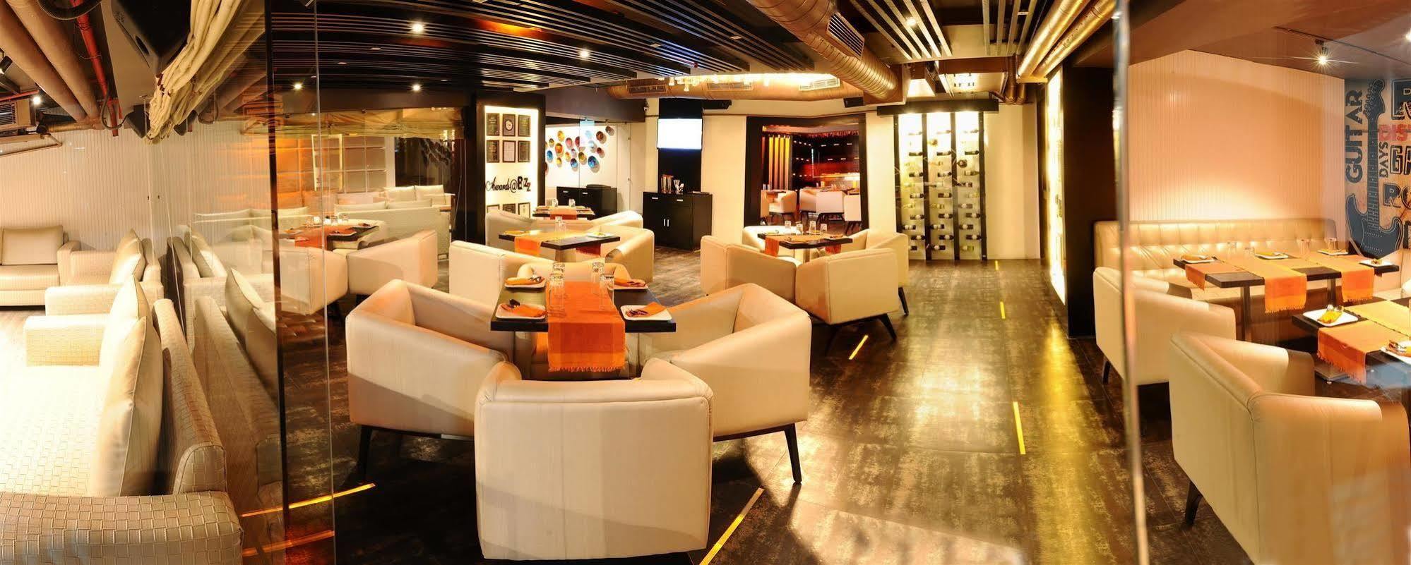 Regenta Place होटल 4*
