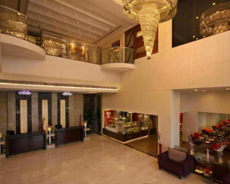 Regenta Place होटल