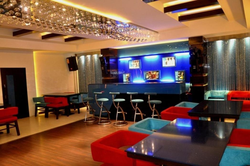 Regenta Place होटल