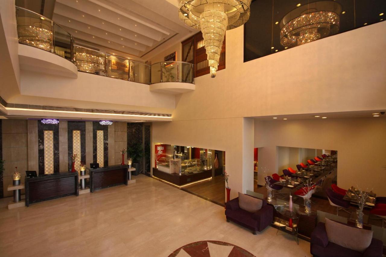 Regenta Place होटल